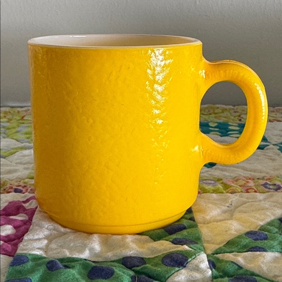Vintage 70s Hazel-Atlas Milk Glass Mugs Bright Yellow Orange Peel Pebble Glaze - Picture 2 of 3